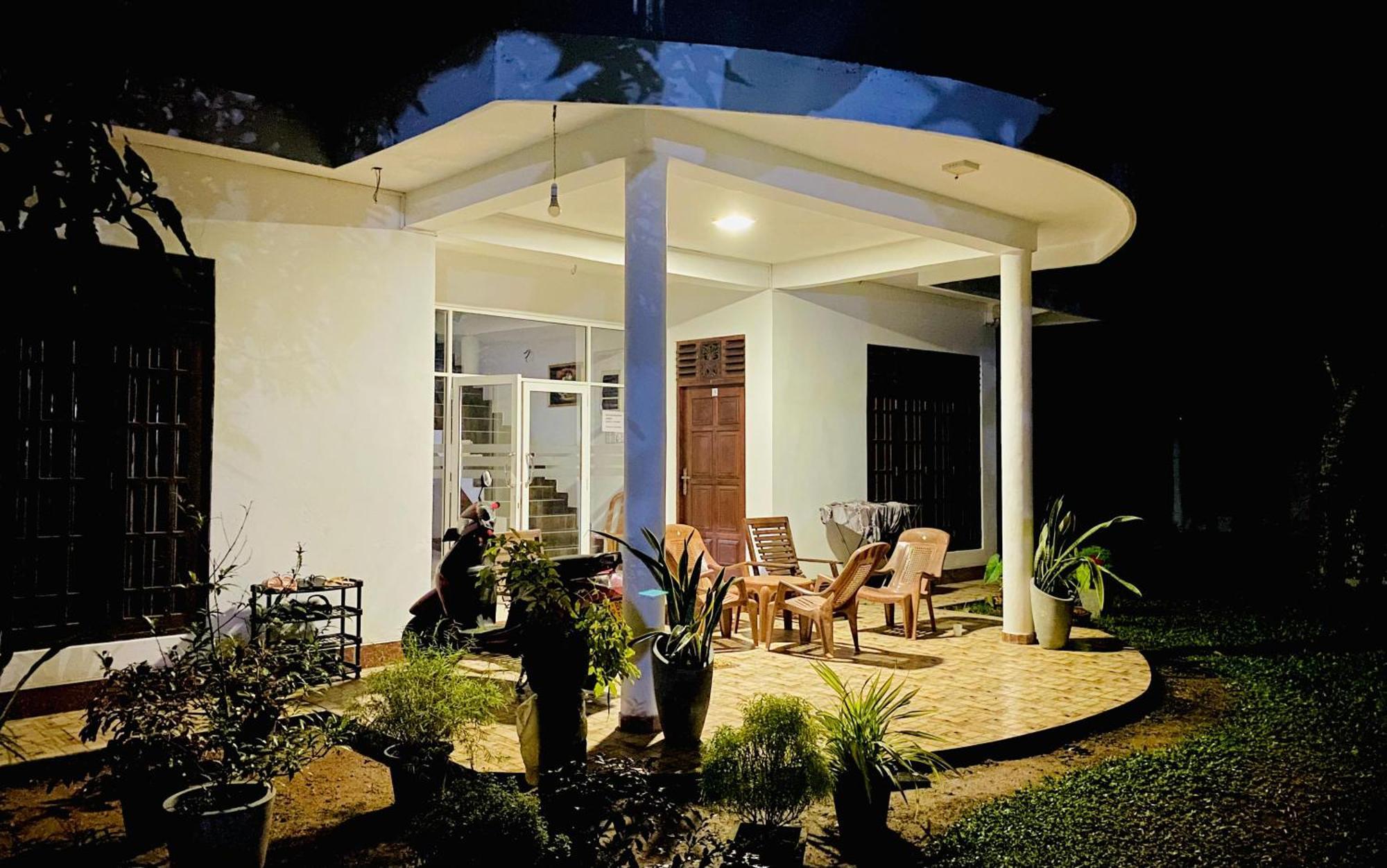 Sasmika Villa Surf And Yoga Hostel Weligama Exterior foto