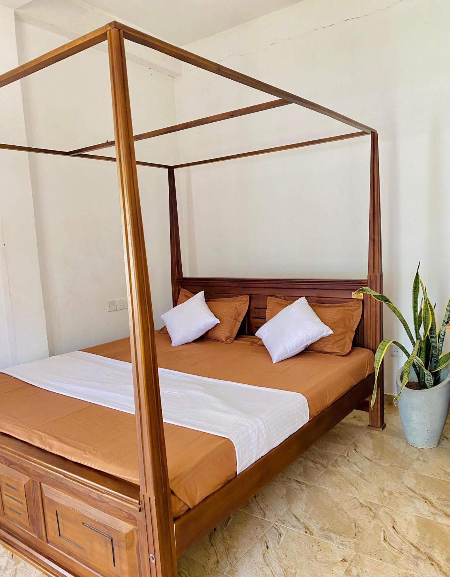 Sasmika Villa Surf And Yoga Hostel Weligama Exterior foto