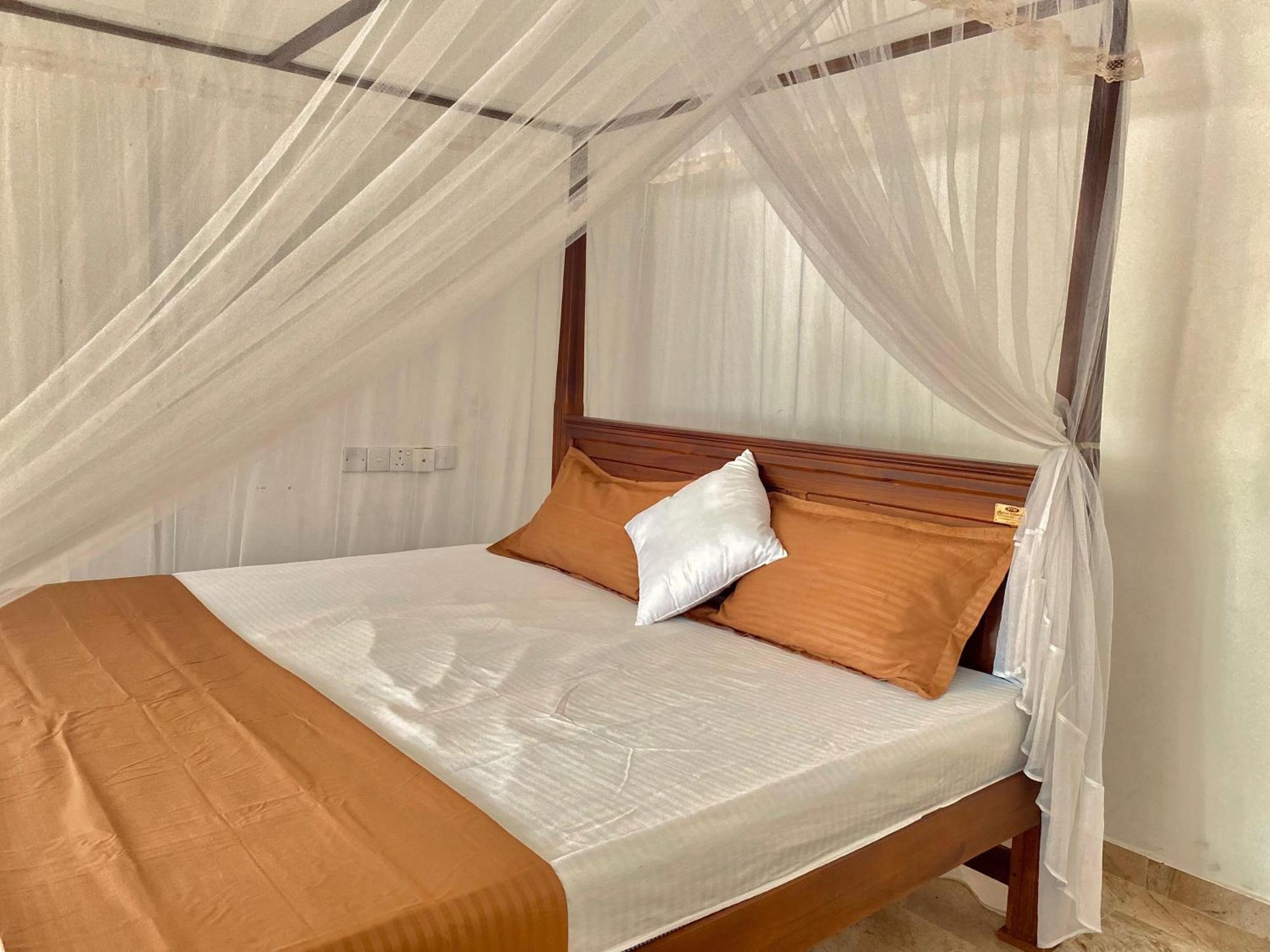 Sasmika Villa Surf And Yoga Hostel Weligama Exterior foto