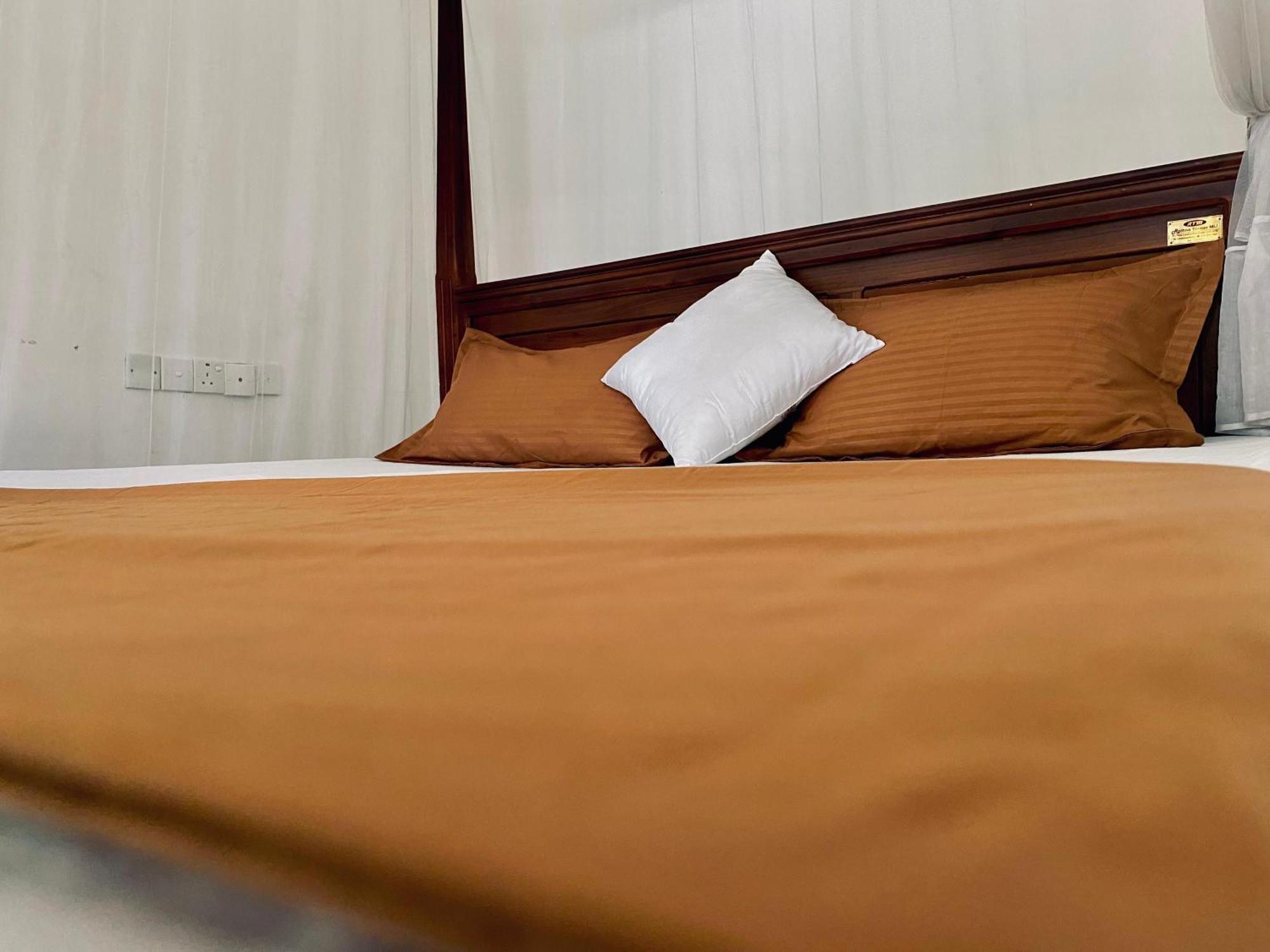 Sasmika Villa Surf And Yoga Hostel Weligama Exterior foto