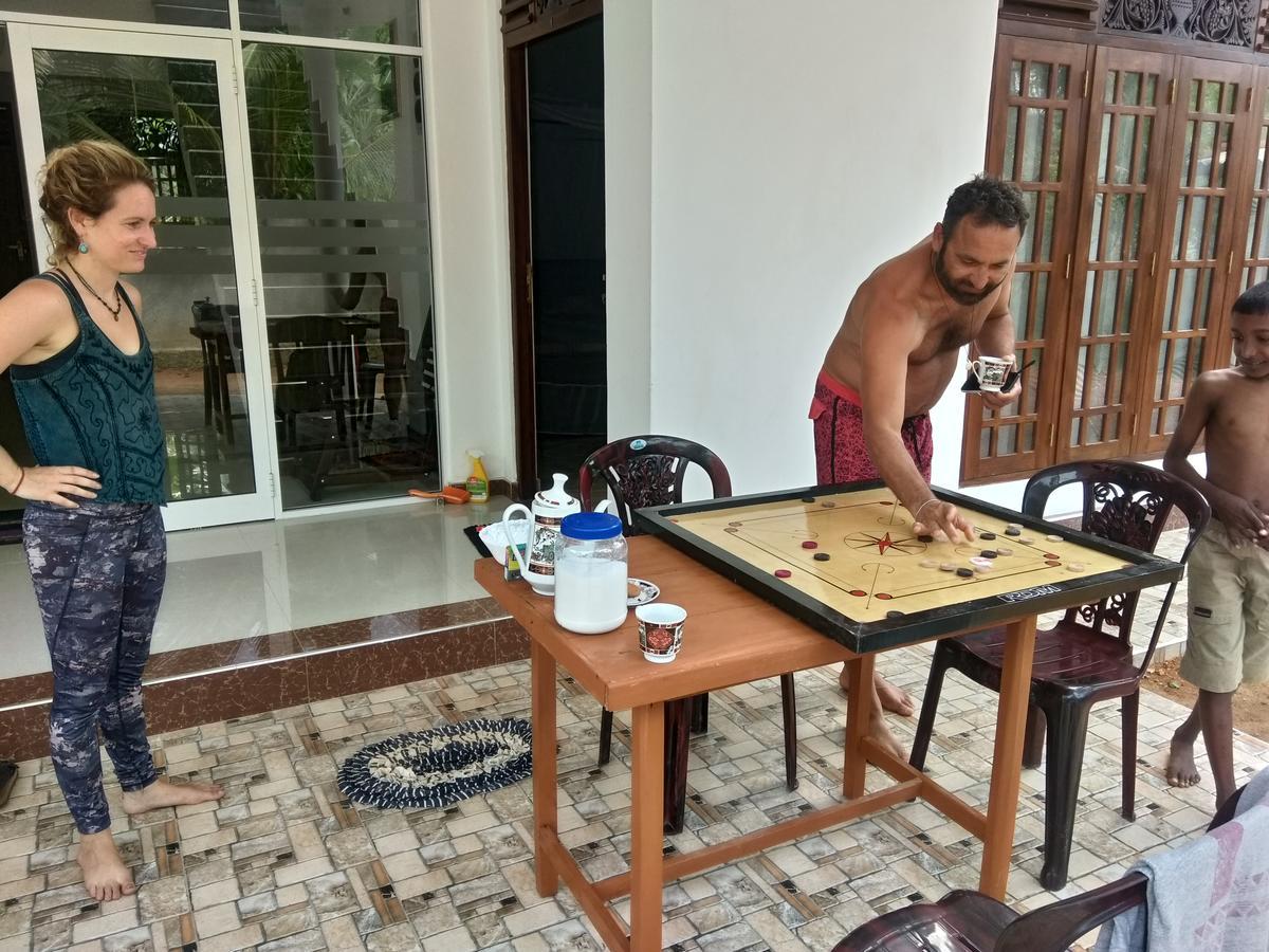 Sasmika Villa Surf And Yoga Hostel Weligama Exterior foto